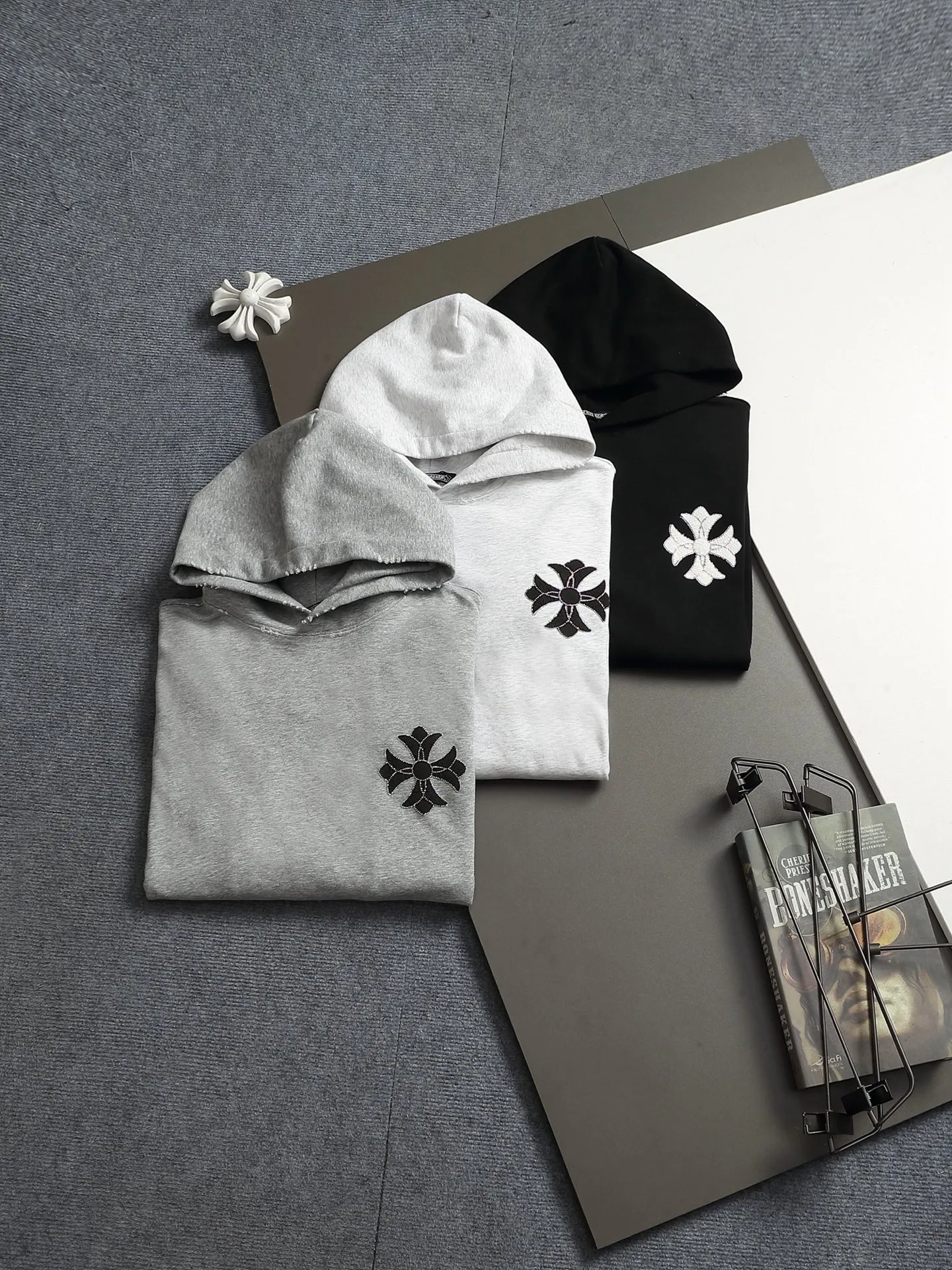 𝗖𝗵𝗿𝗼𝗺𝗲 𝗛𝗲𝗮𝗿𝘁𝘀/ 2026 New Arrival Original 👑 ！ ！ ！ 👍 ✂️Quality , ！ 。 ： ➕100% 。Authentic ➕ ➕3D ➕ ： ！ ！ Authentic ！ Same Style ！ Black Dark Gray Light Gray Size：S-XL